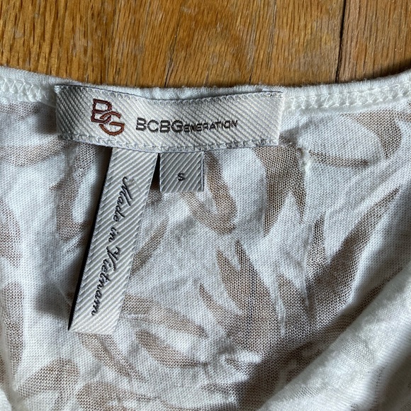 BCBG women's creamy white sheer floral top S - Picture 3 of 3